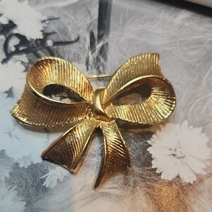 Vintage Gold Bow Brooch